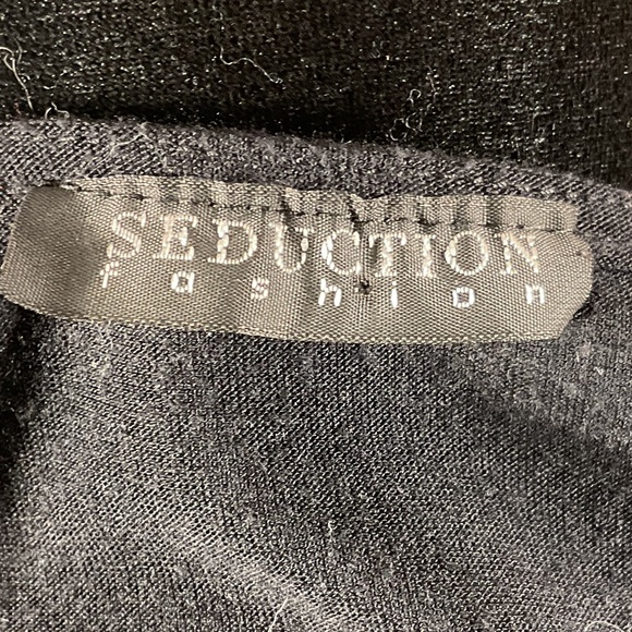 Black Shirt With Attached Belt/Tie Mid Waist/Flowing Sweep On Bottom/Scoop Neck - Picture 8 of 9